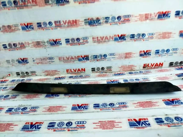 2K0827574E | Bagaj Kapağı Çıtası VAG