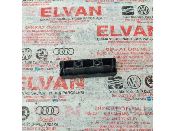 4G5861789 | Audi A6 Arka Sol Perde Klipsi VAG