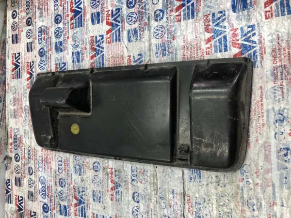 7H0857922 | VW Transporter Ön Göğüs Raf Gözü VAG