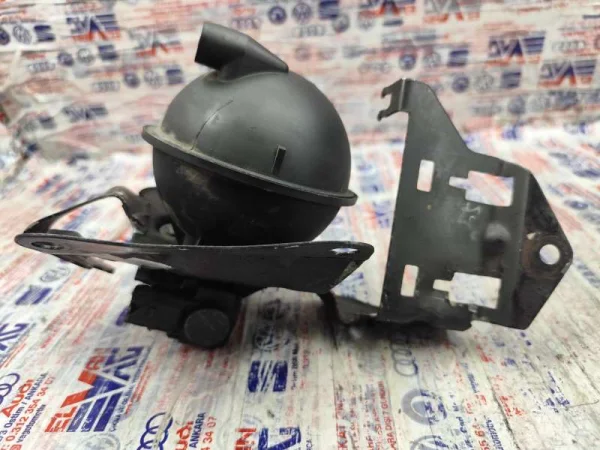 03G131133D | Vakum Rezervuar Braketi | Audi A4, A5, Q5 VAG