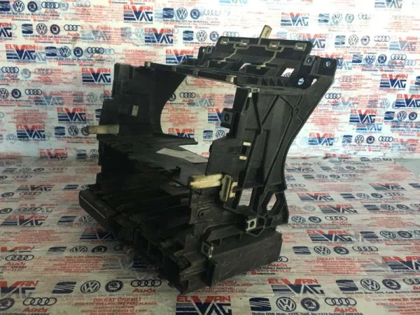 8P0858005B | Audi A3 Teyp Çerçevesi VAG