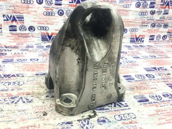 3D0199308AK | VW Phaeton Sağ Motor Kulak Bağlantı Braketi VAG