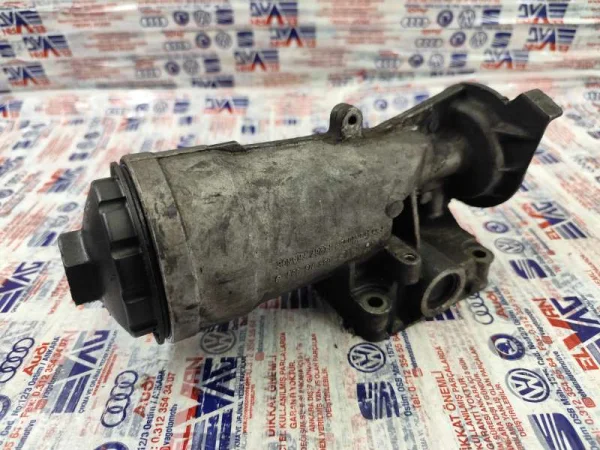 045115389J | Yağ Filtre Kütüğü | VW Caddy, Eos - Audi A3, A4 - Seat Alhambra, Altea VAG