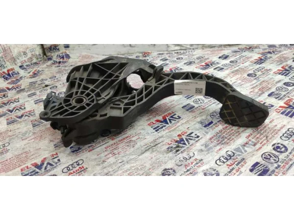 6R0721117B | Debriyaj Pedalı VAG