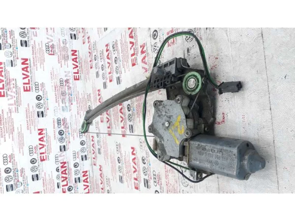 893959801C | Elektrikli Arka Sol Cam Krikosu VAG