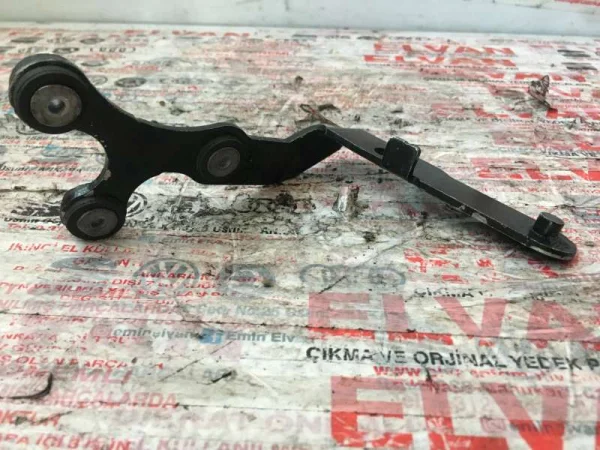 1K0121093BD | Audi A1 Hortum Tutucusu VAG