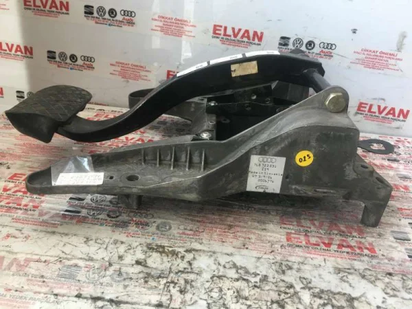 7L8723031 | Fren Pedalı VAG