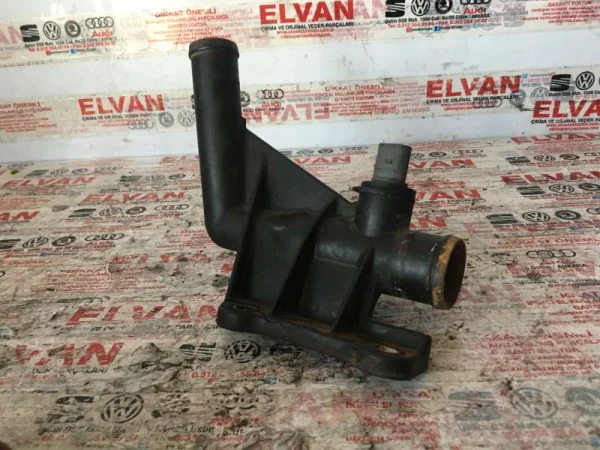 076121085A | VW Crafter Arka Su Borusu VAG