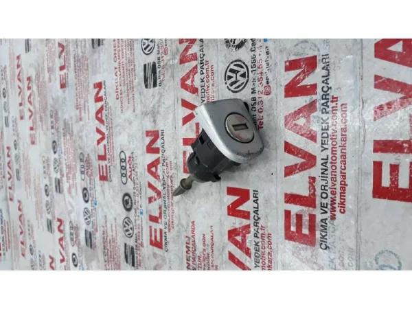 1U0837167B | Kapı Kilit Karşılığı VAG