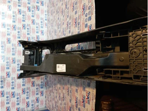 5C6864253A | VW Jetta Arka Orta Konsol Havalandırma Kanalı VAG
