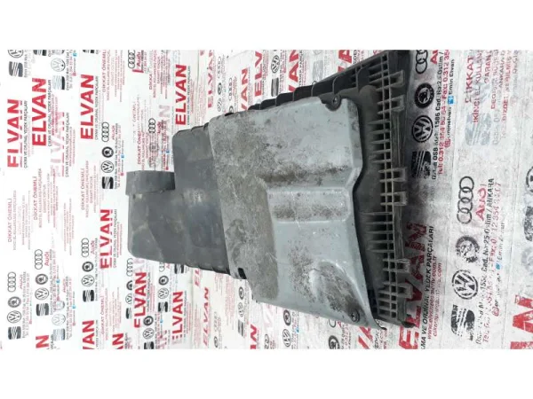 7L8128601C | Hava Filtre Kutusu VAG