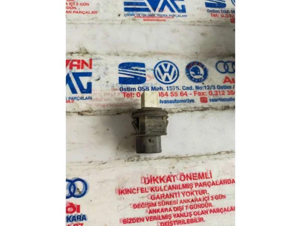 6K0947563B | Kapı Açık Işık Butonu | VW Caddy, Polo - Seat Cordoba, Ibiza, Inca VAG