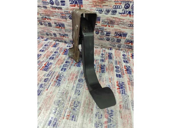 2H0721059C | VW Amarok Debriyaj Pedalı VAG