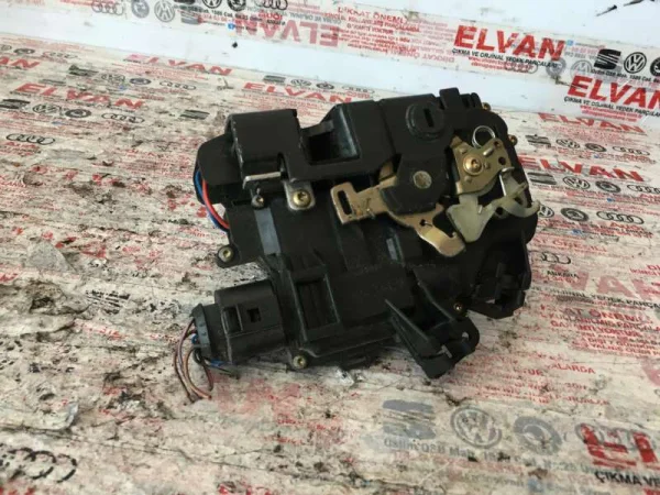 4B0839015G | Audi A6 Arka Sol Kapı Kilit Mekanizması VAG