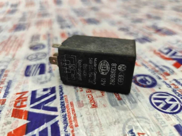 813919082 | Kontrol Rölesi VAG