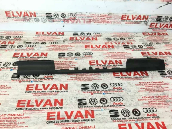 8W1857304A | Audi A4 Multimedya Paneli Alt Çerçevesi VAG