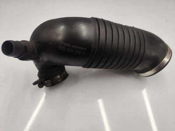 8D0129615K | Hava Filtre Hortumu | VW Passat - Audi A6 VAG