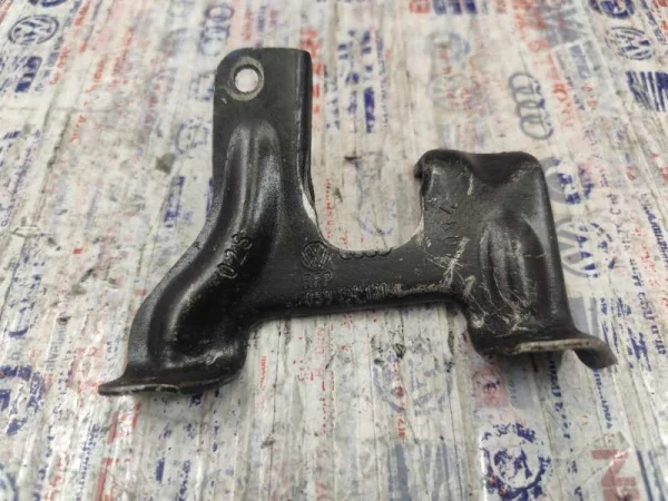 059131121C | EGR Soğutucu Braketi | VW Phaeton, Touareg - Audi A4, A6, A8, Q7 VAG