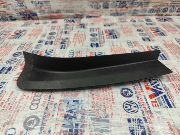 5E5945311A | Skoda Octavia Sol Arka Stop Yan Kaplaması VAG