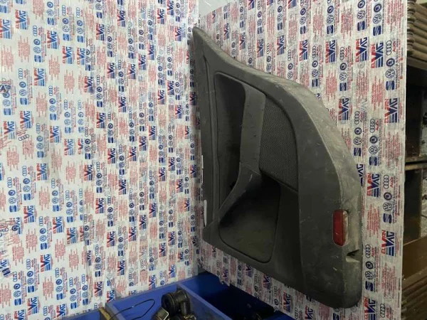 1K4868070A | Sağ Arka Kapı Döşemesi VAG