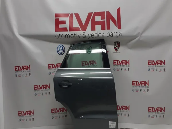 8U0833052A | Arka Sağ Kapı | Audi Q3, RS Q3 VAG