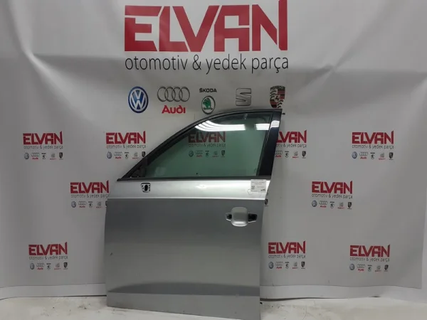 8V4831051B | Sol Ön Kapı | Audi A3, RS 3 VAG
