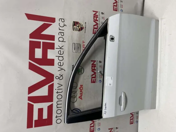 8V5831052 | Audi A3 Sağ Ön Kapı Sacı VAG