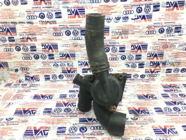 022121121D | VW Touareg Termostat Kapağı VAG