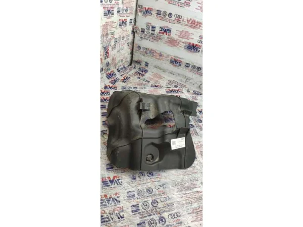 4M0103926C | Sağ Motor Üst Kapağı | VW Touareg - Audi Q7, Q8 VAG