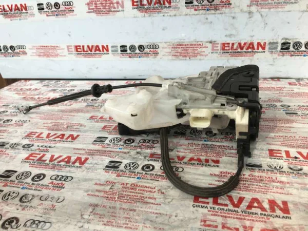 3C4839768C | VW Passat İç Kapı Kolu Braketi VAG
