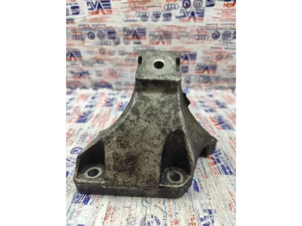 4F0199308AB | Audi A6 Motor Takozu VAG
