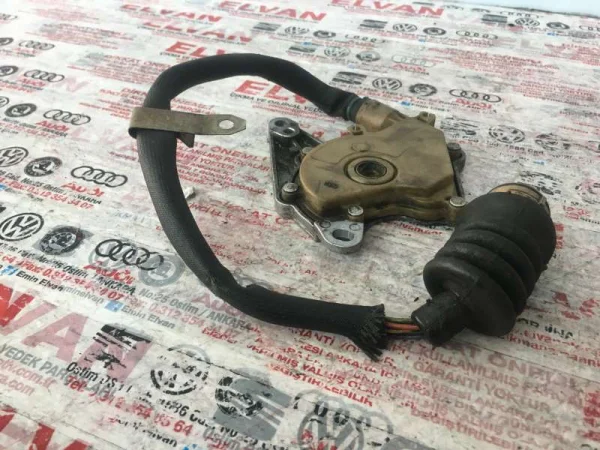 443906102F | Lastik Takozu | VW Passat - Audi 100 Serisi, 80 Serisi, A4, A6, A8 VAG