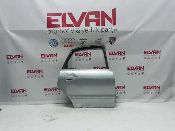 8E0833052 | Audi A4 Sağ Arka Kapı VAG