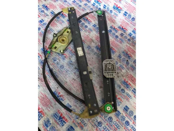 4L0839462A | Audi Q7 Arka Sağ Cam Krikosu VAG