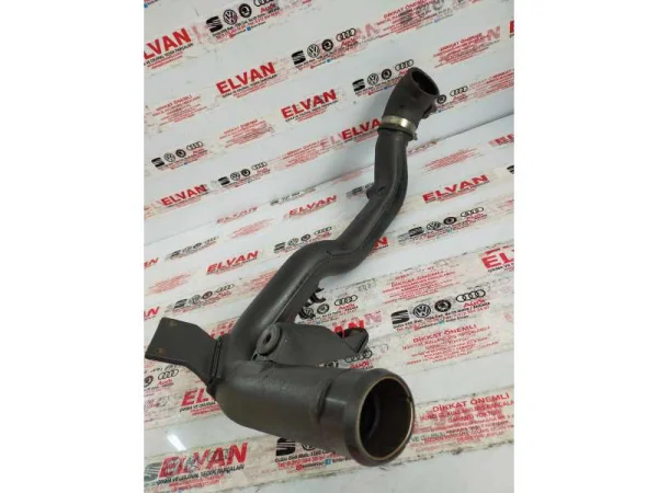 8D0145840 | Audi A4 İntercooler Borusu VAG