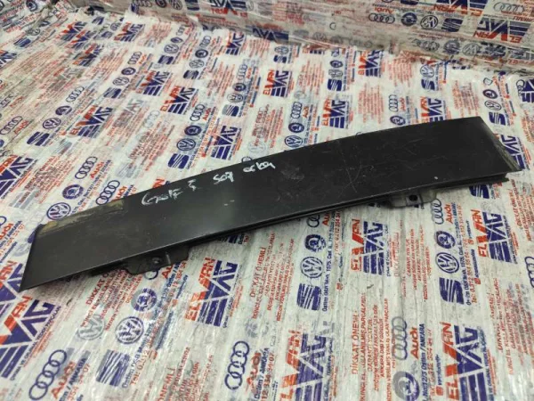 1K6839902C | VW Golf Sağ Arka Kapı Dış Direk Kaplaması VAG
