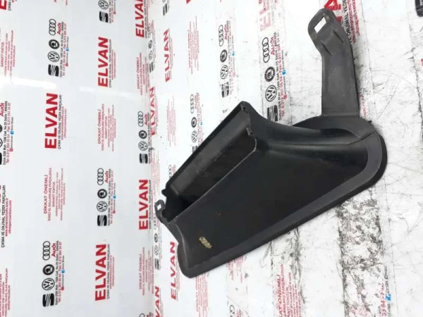 1P1819081 | Seat Leon Ön Cam Izgarası VAG