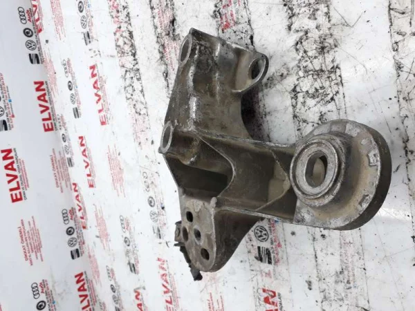 8D0199352H | Motor Kulak Braketi | VW Passat - Audi A4 VAG