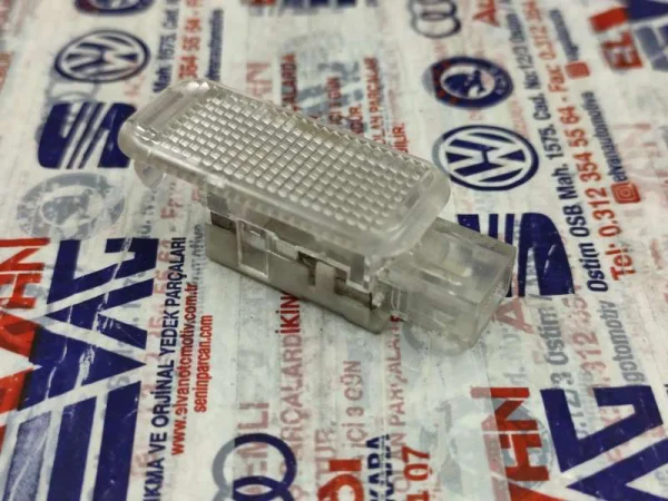 8D0947415 | Kapı İç Lambası | Audi A3, A4, A6, Q7, S3 - Skoda Fabia VAG