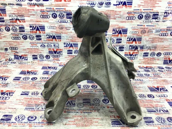 8K0199308 | Sağ Motor Bağlantı Braketi VAG