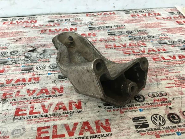 811199308 | Motor Kulak Braketi | VW Passat - Audi 80 Serisi VAG