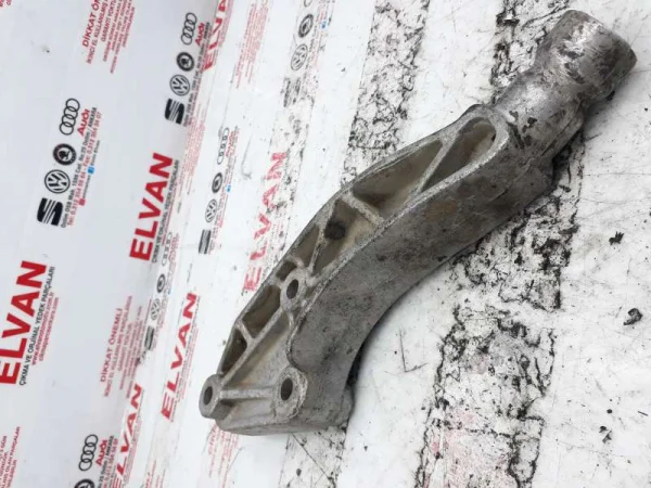 811199343C | Audi 80 Serisi Motor Kulak Braketi VAG