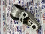 8E0501522F | VW Passat Arka Travers Burcu - 1