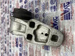 8E0501522F | VW Passat Arka Travers Burcu - 2
