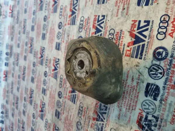 8D0399151N | Audi A4 Şanzıman Takozu VAG
