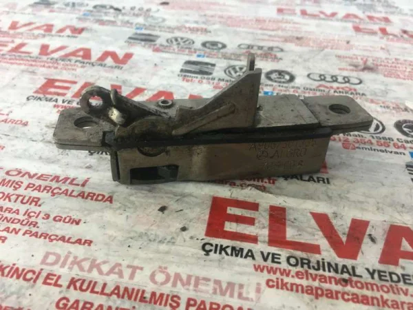 A9067301335 | Sürgülü Kapı Üst Kilit Karşılığı Sağ VAG