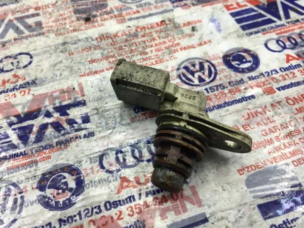 030907601D | Eksantrik Devir Sensörü | VW Golf, Jetta, Passat, Polo, Touran - Audi A3 VAG