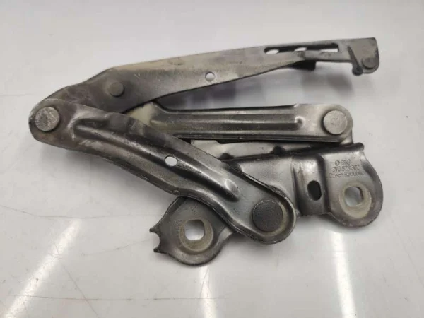 3V0823302 | Skoda Superb Sağ Kaput Menteşesi VAG
