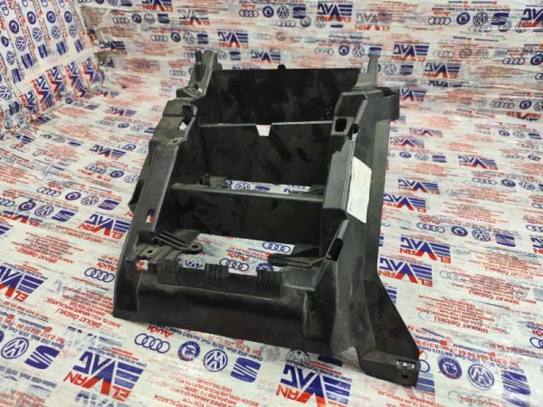 7H1857273B | VW Transporter Torpido Gözü Kapağı VAG