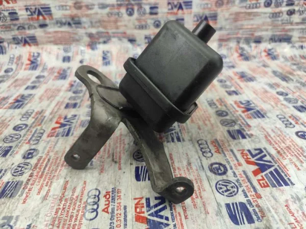 03G103369K | Silindir Kapağı Sabitleme Braketi | VW Golf, Jetta, Passat, Touran - Seat Altea, Leon VAG